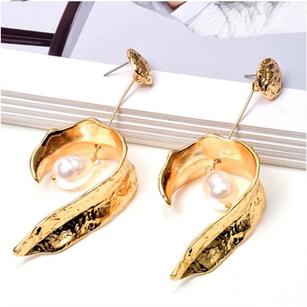 Hang Pearl Long Drop Earrings - Picture 9 of 10